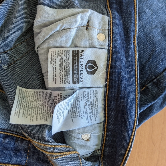 Levi Strauss & Co - Picture 4 of 5